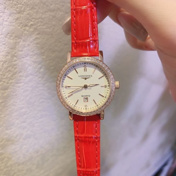 (Longines) (various colors) simple and elegant women's model, imported quartz movement, mineral glass mirror, 316L stainless steel case, diameter 28mm, thickness 8mm. This watch is very popular among women.